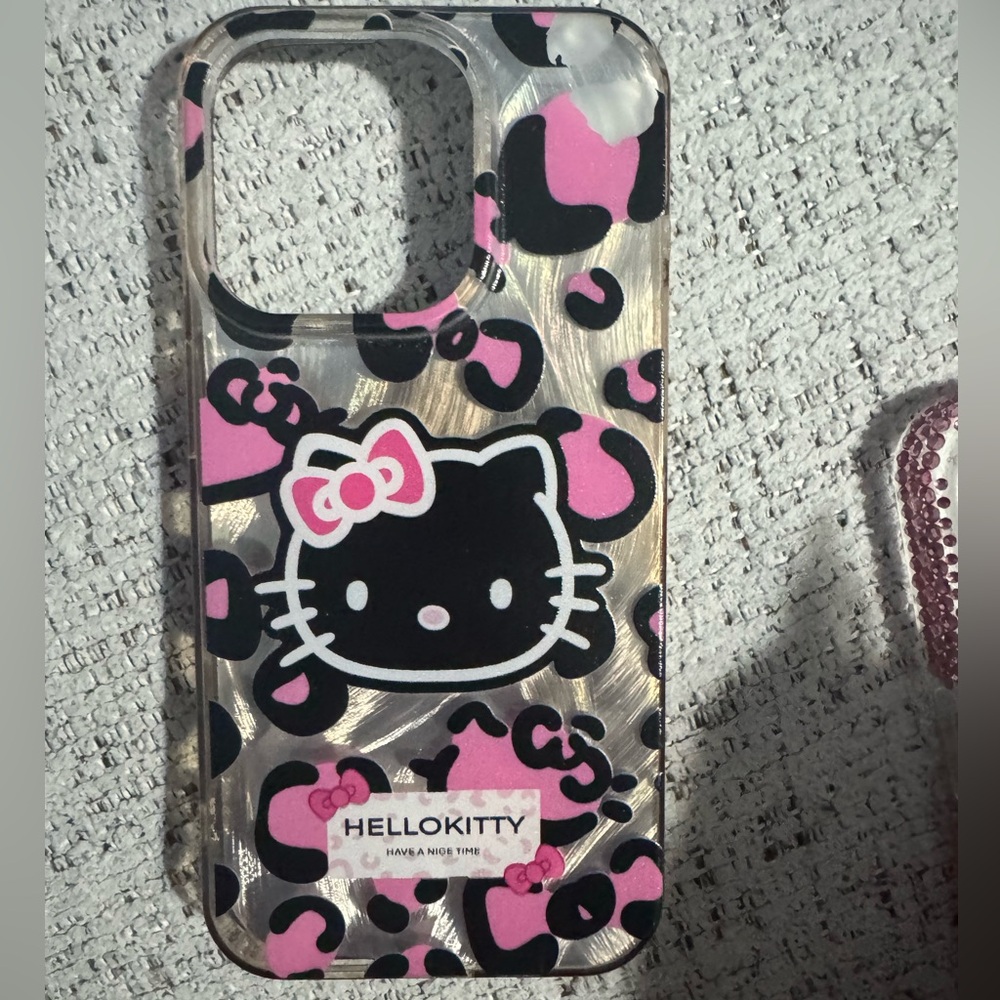 2 Hello Kitty Pink Rhinestone Phone 15 pro - Picture 3 of 3